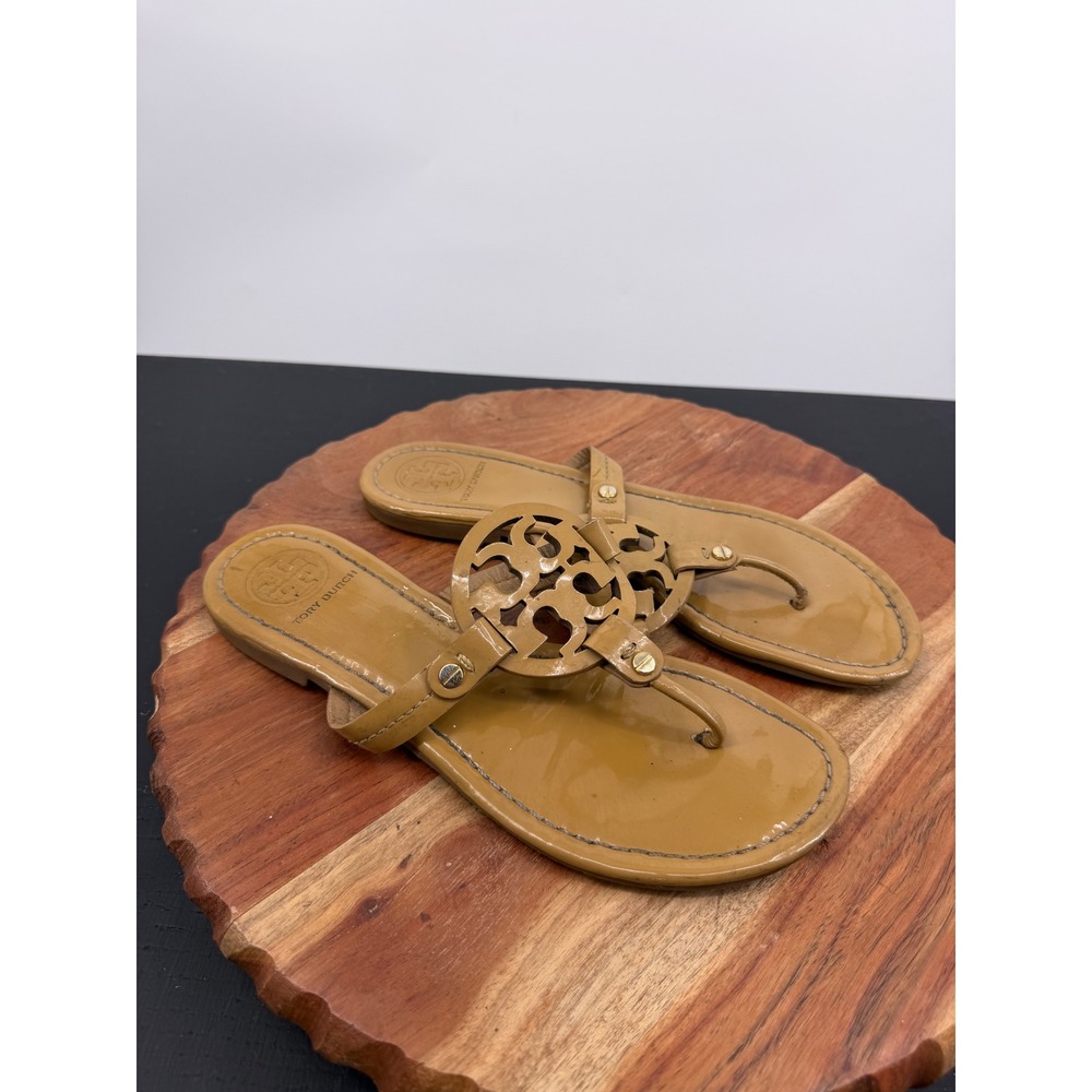 Tory Burch Miller Sandal Women Size 8.5 Tan Patent Leather Logo Thong Flat